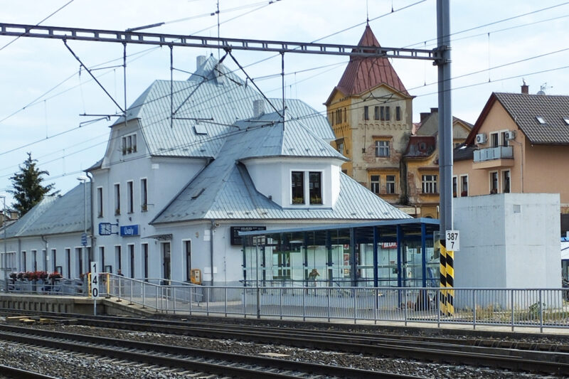 Stojí nebo jedou?